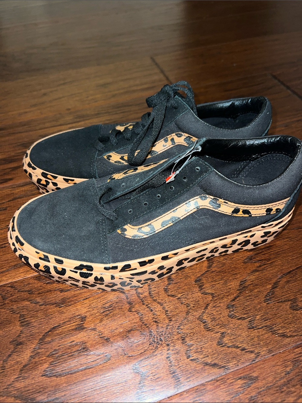 NWOT Leopard Old Skool VANS!! Black Suede Skate Shoes with Leopard Sole 5.5M, 7W
